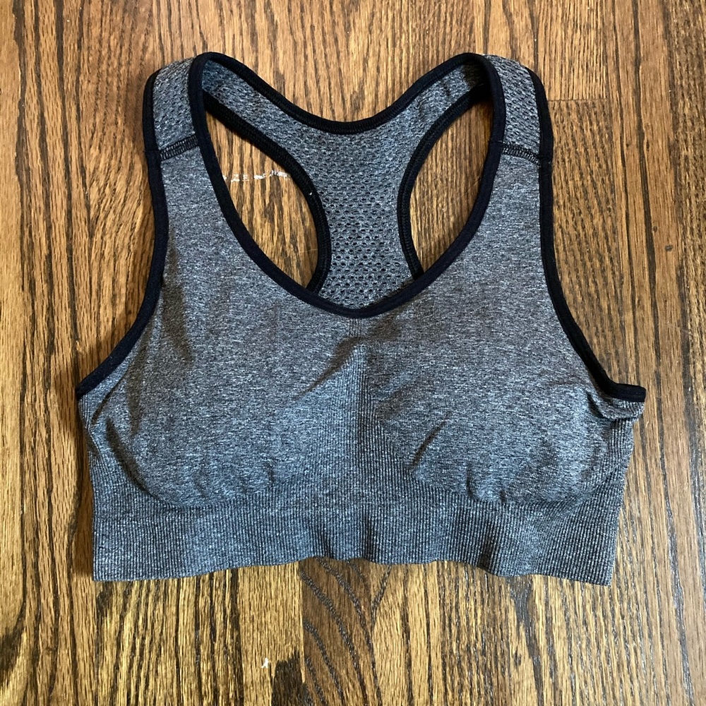 NWOT Old Navy sports bra